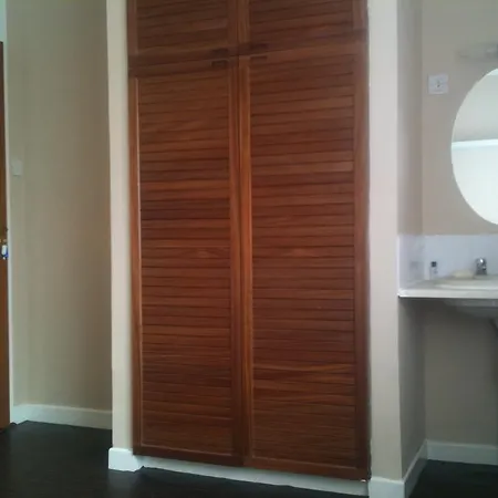 לינה וארוחת בוקר Fort House